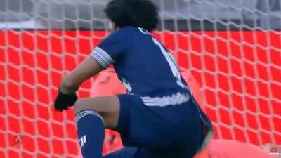 Szczęsny's reaction after saving Cuadrado's header is hilarious