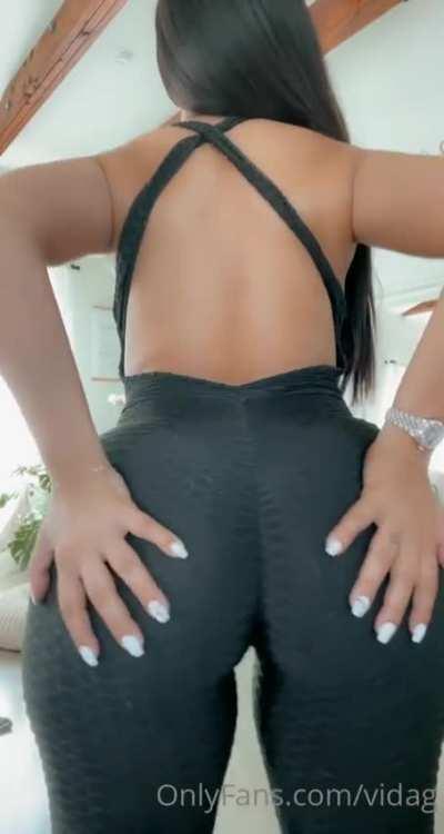 Inviting you to her bedroom