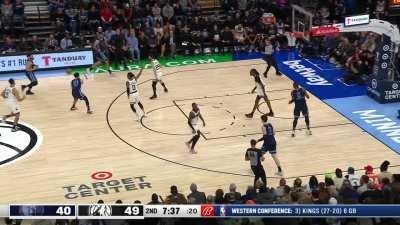 [Highlight] Minnesota and Memphis combine for 4 consecutive bad pass turnovers in an awful 25 seconds of NBA basketball