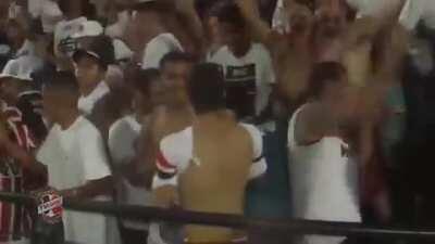 Futebol sem torcida não é futebol.