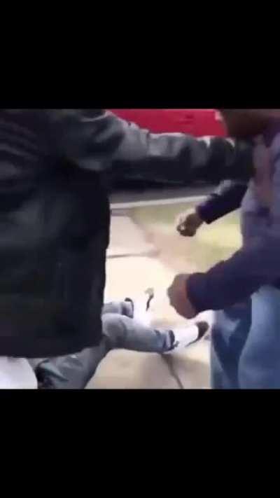 My unc stay fightin🤦🏾‍♂️he annoying fr🙄🙄