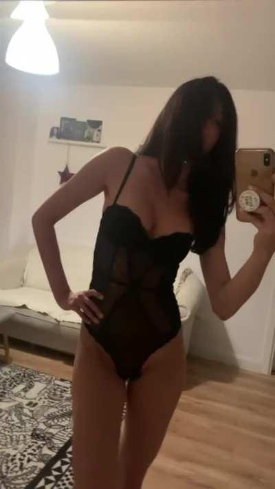 feeling kinky today 👅 slide into my of and say 