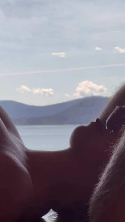 I liked the lake view, the boaters liked the view happening on the shore 🙈 [gif]