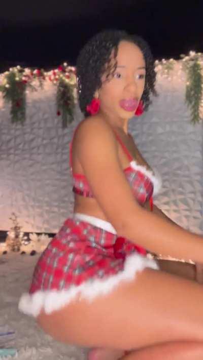 Booty or Boobies for Jingle Bells? 🤔😘