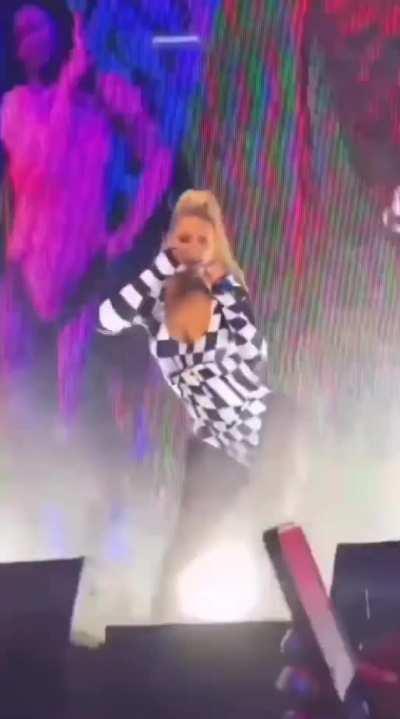 I love Iggy Azalea's big fat ass