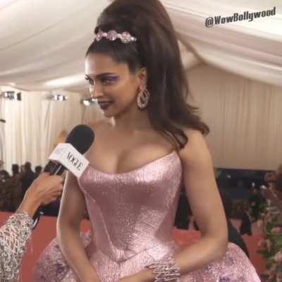 Deepika Padukone makes me cum with her classy cleavage and ofcourse her violet cum drainer lipstick.