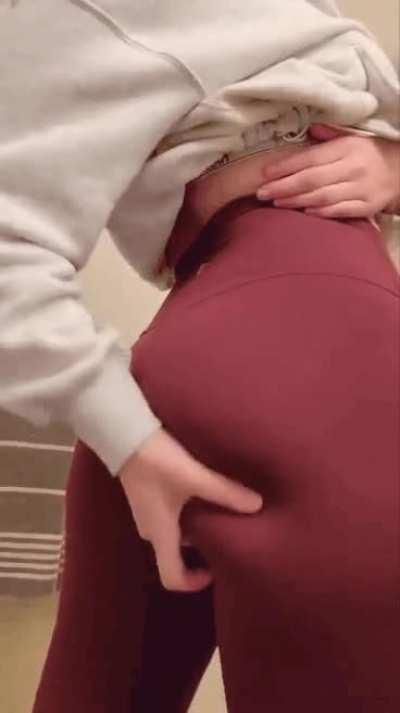 If you liked my Burgundy lulu pic. You'll love this GIF. Lulus4life