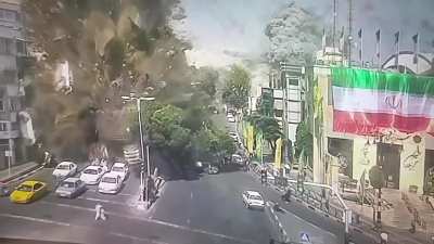Israel attacks a street during rush hour in its 'preemptive strike' against Iran (2025/06/15)