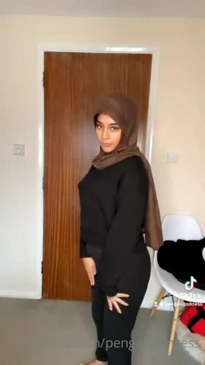Hijabi goddess