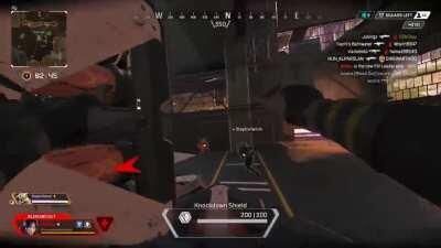 My Friend recently started playing Apex - he was screaming he had no gun, i already wanted to quit then he pulled off this