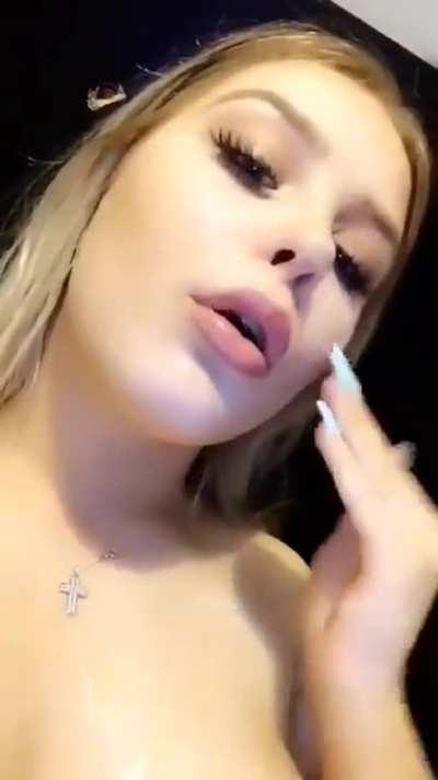 22 [F4M] [ Snapchat ] [kaye_po099]Press the up arrow and I'll send an instant nude. Always in the mood for sexting👍