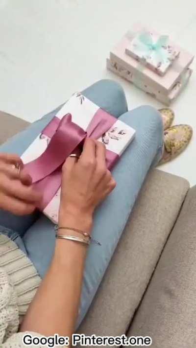 GIFT WRAPPING TUTORIAL