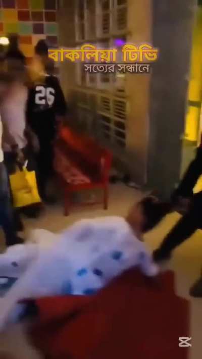 Islamists beat a woman in Bangladesh