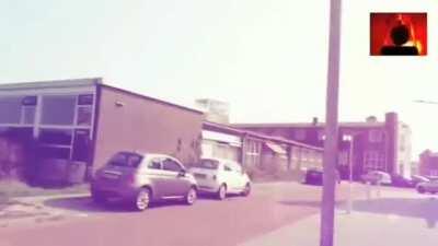 JE KIJKT NAAR DE ENIGE ECHTEEEE