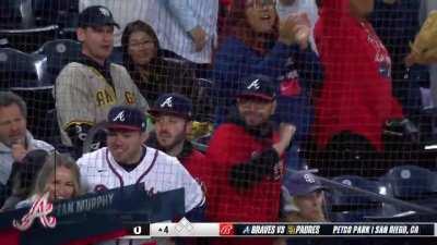 [Highlight] Sean Murphy and his big dumper continue to polarize pitchers as he crushes a solo homer to make it 2-0 Braves