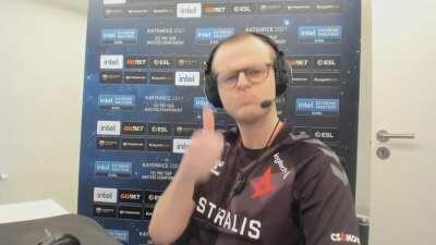 Xyp9x revives the computer kid meme during the match between Australis and Evil Geniuses.