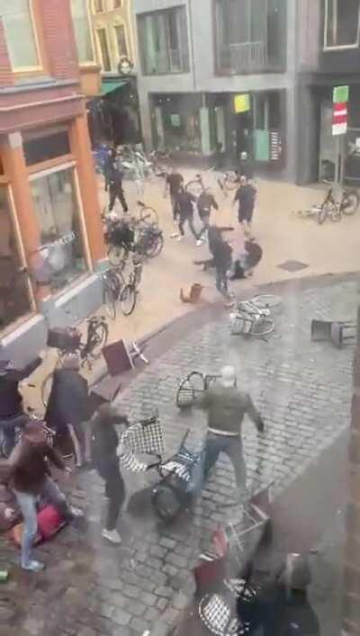 Classic alley chair dodgeball