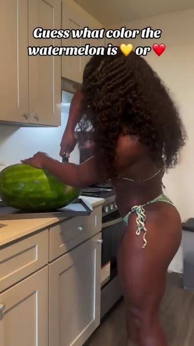 Cutting watermelon in a bikini 👙🍉