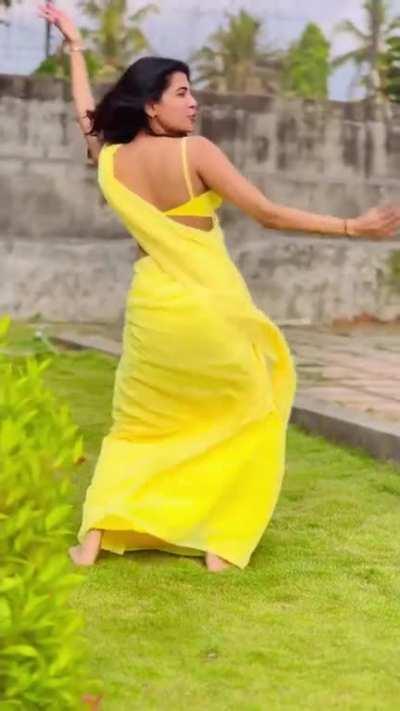 Diya Krishna Sexy Navel in Yellow Saree