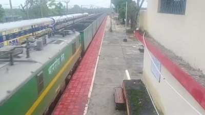 Longggg! Longggg! Train!!!