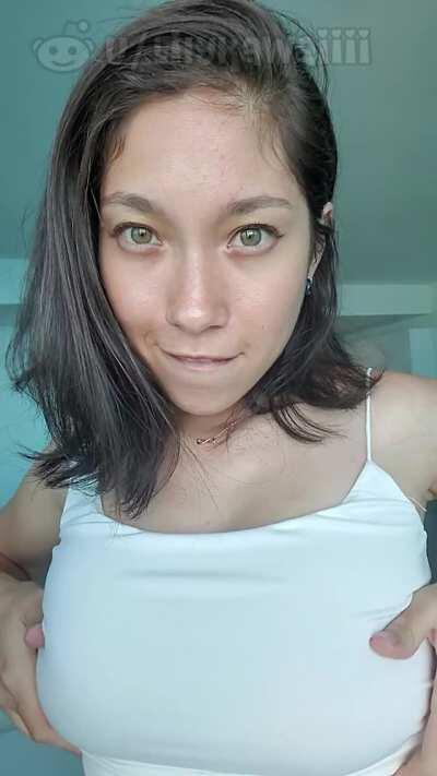 eyes or boobies? 🤪 [oc]