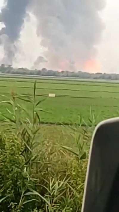 Dzhankoi, Crimea is a bit early to celebrate the upcoming Independence Day of Ukraine with the fireworks, though the Russians said it's a fire at an electrical sub-station. For those who didn't know Dzhankoi is a main railway junction in Crimea to bring t