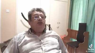 Man pours his soul into Rickroll