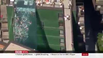 Suspended 115 Feet in the Air, the World’s First Floating Pool Is Unveiled in London