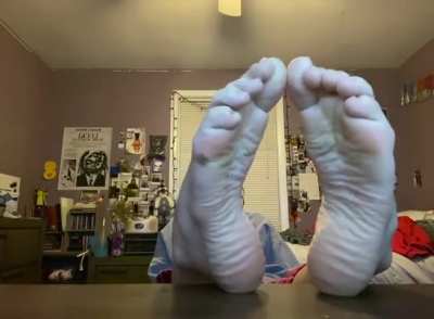 count the wrinkles footboy 🖕