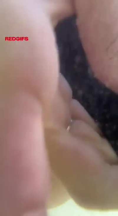 Flashing my wet pussy underwater 🌊