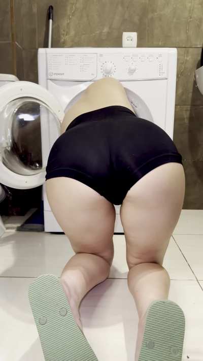 can someone help me im stuck in the washing machine