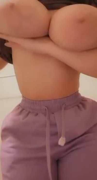 Huge natural titties on my 5’1 frame