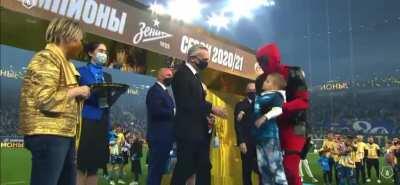 Artem Dzyuba received his RPL winners medal for Zenit dressed as Deadpool.