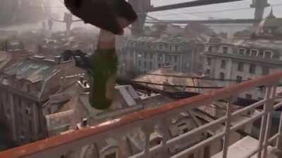 С недавним обновлением Half-Life: Alyx во внутриигровые бутылки добавили жидкость. И там даже пиво пенится, если потрясти. Главное, чтобы в этот мо