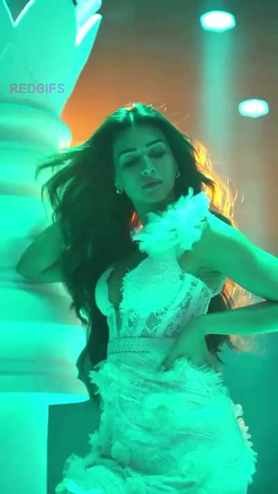 Kriti boobies 💋😹