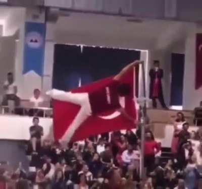 Bakıp Türk'ün Bayrağına