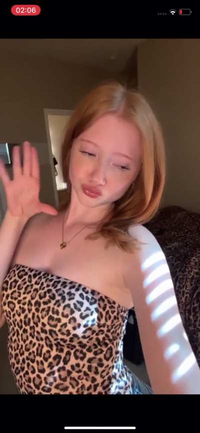 She gets 🍆 anytime she wants 🥵