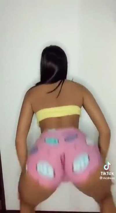 just some twerking