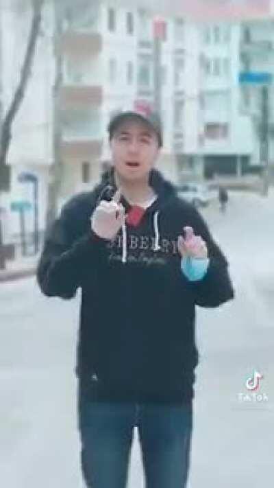 İyisin kanka. Senden güzel tost olur. Arkadaşın olunca onun gibi davranıyorsun (?) Ama 3 ay sonra felan geçince arkandan vuruyorlar. Senden öyle bişey görmedim çünkü sen (h)e....