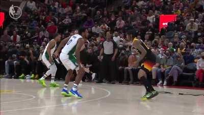 [Highlight] Jordan Clarkson hits the ridiculous shot after the buzzer then comes back and hits the step back 3 !