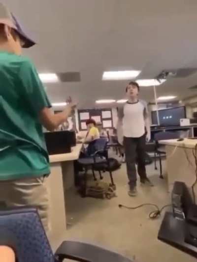 kid crashes out in class after his minecraft girlfriend broke up with him