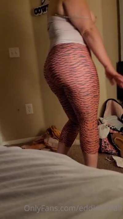 DM for folders and join telegram in comments (where videos mainly posted)