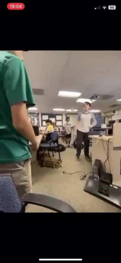 why i go on twitter and see this 😭