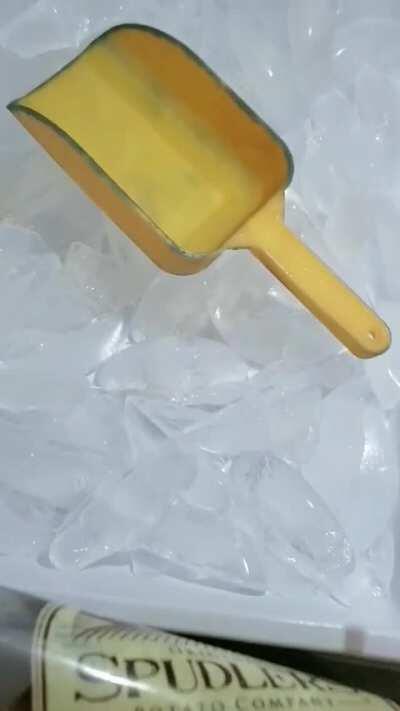 Printed an ice scoop with temperature sensitive PLA