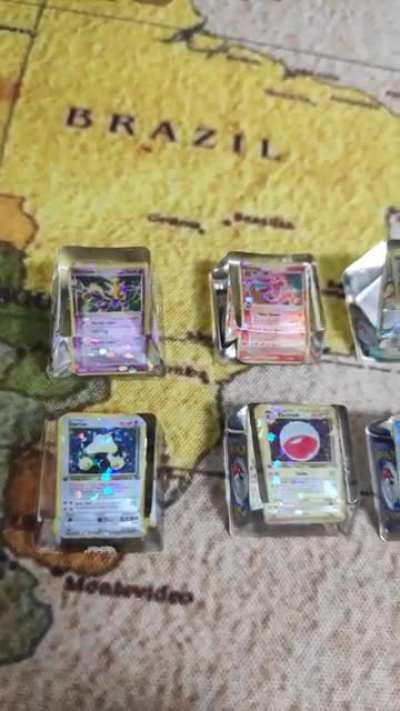 I made keycaps of my favourite Pokémon card miniatures!