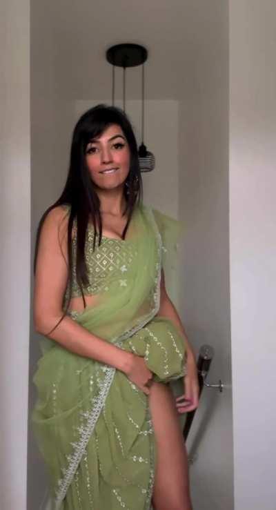 Oops, no panties, naughty Pakistani slut🤭