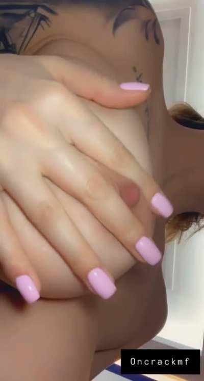 Any good titty suckers in here mhmmm