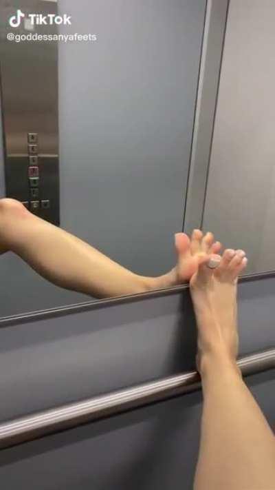 dude I swear everytime I see these 18 yo soles