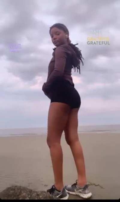 they say them petite mfs be the best 🤔