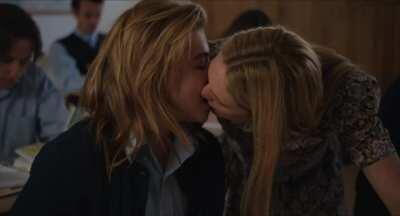 Chloe Grace Moretz hot kiss with her teacher